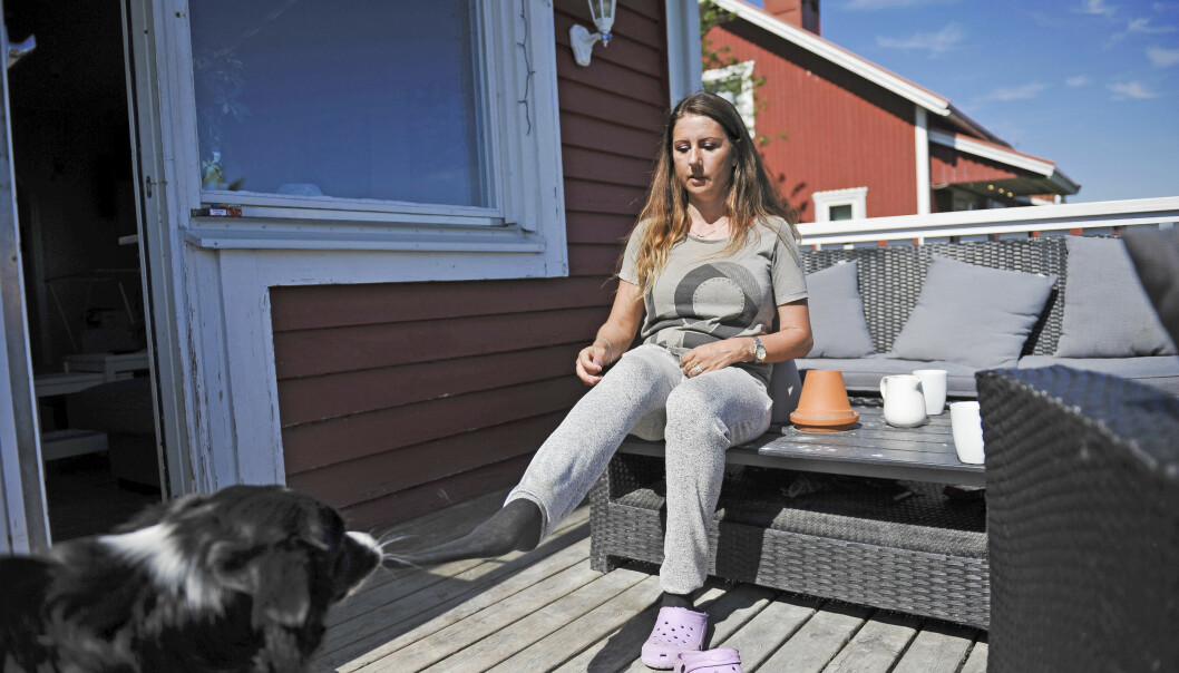 – Hon hjälper mig med det mesta, berättar Ann. På morgnarna går hon upp och väcker barnen, hon drar av mig strumporna, som jag har svårt att nå.