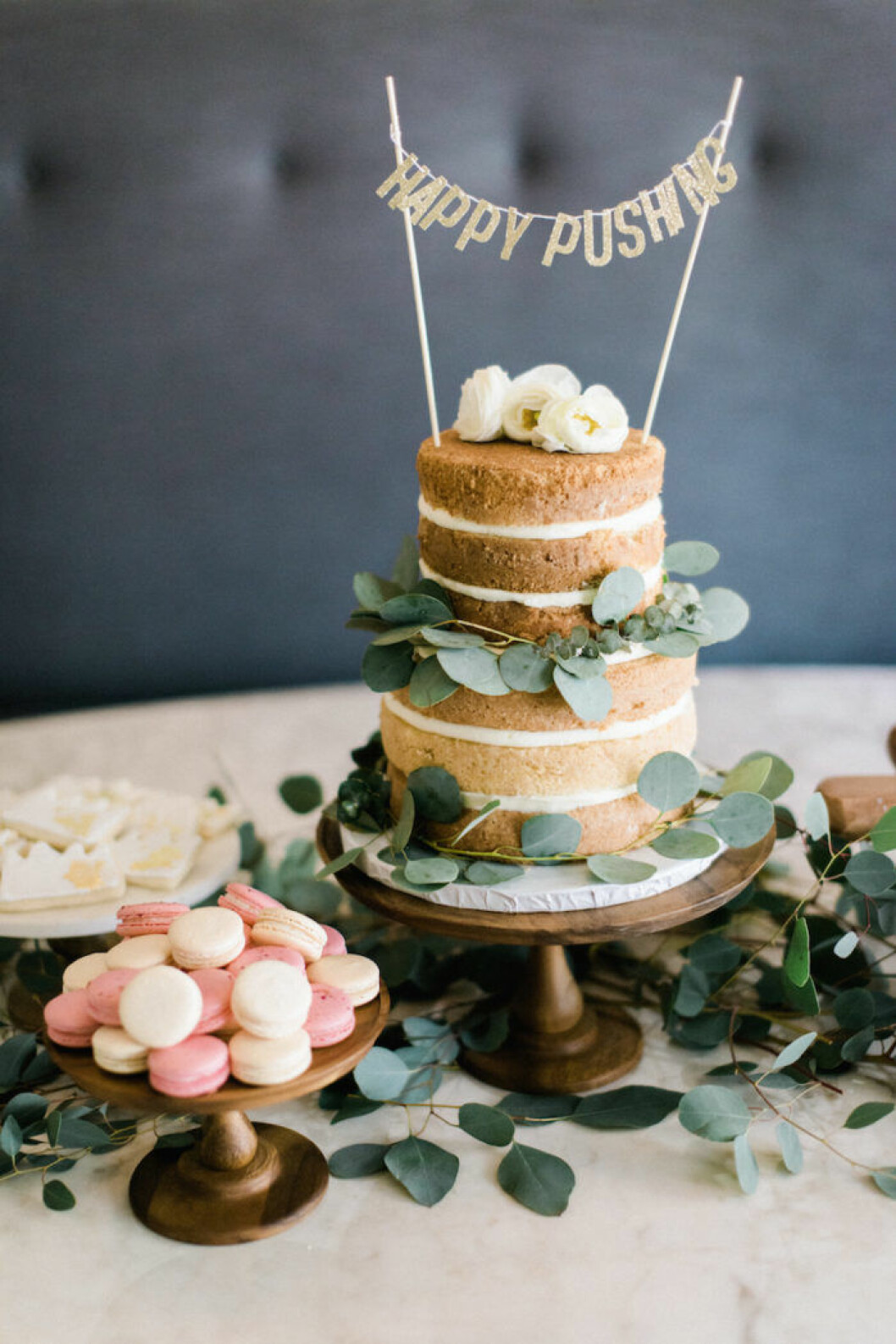 Foto via: <a href="https://camillestyles.com/entertaining/a-wild-and-whimsical-baby-shower/?slide=9" target="_blank" rel="noopener">Camille Styles</a> babyshower fika