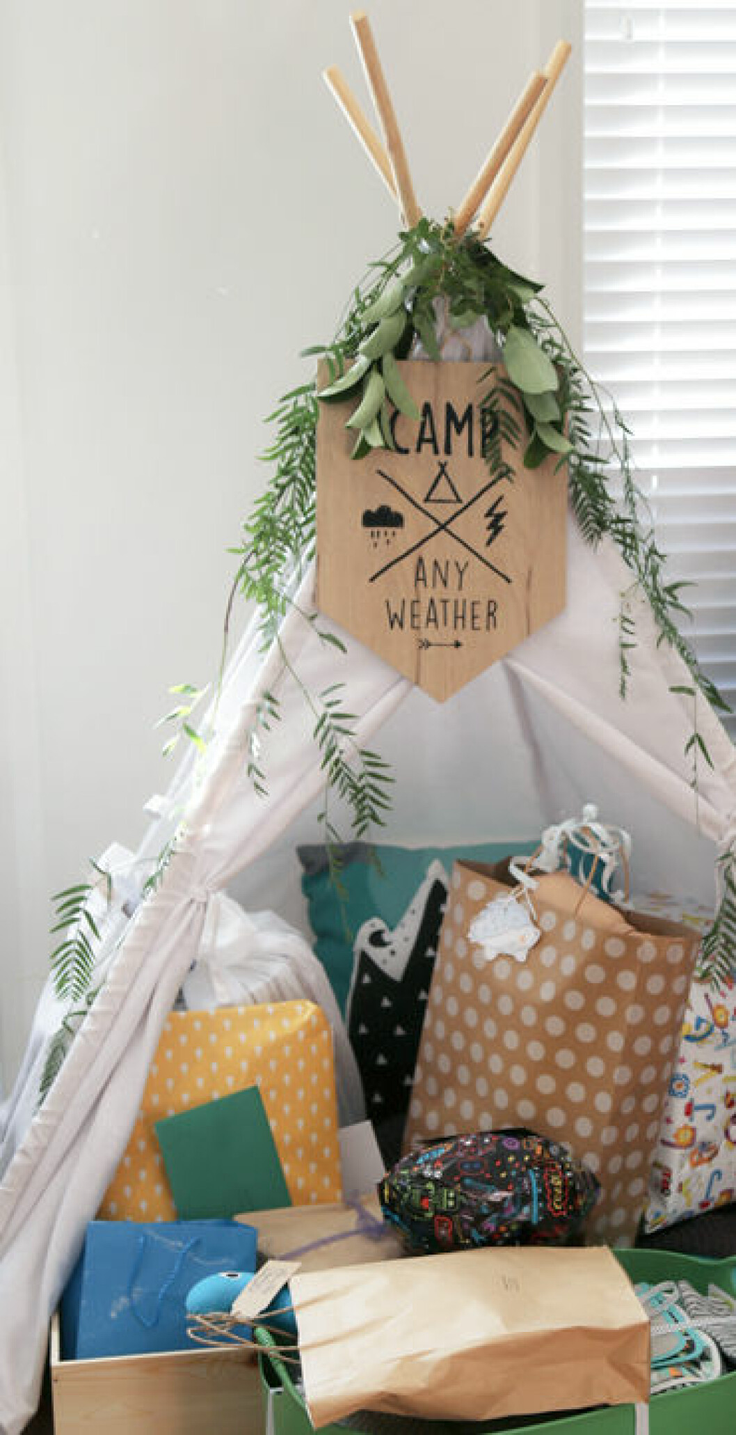 Foto via: <a href="http://hooraymag.com/2016/07/21/renatas-baby-shower/" target="_blank" rel="noopener">Hooray mag</a> babyshower paket