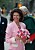 Drottning Silvia i rosa kostym.