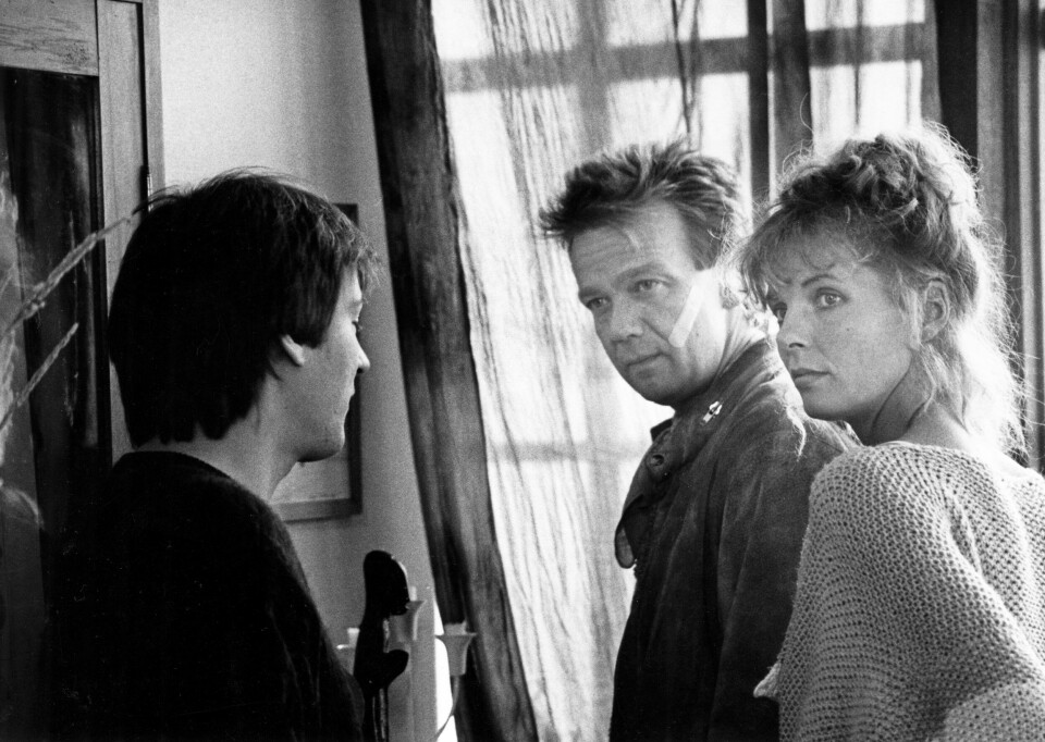 Regissören Jonas Frick ( tv) tillsammans med skådespelarna Björn Skifs och Gunnel Fred i samband med filminspelningen av filmen Strul 1987. Regissören Jonas Frick ( tv) tillsammans med skådespelarna Björn Skifs och Gunnel Fred i samband med filminspelningen av filmen Strul 1987.