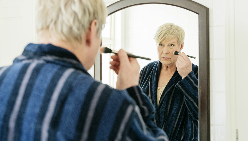 – Han är den här stora, kraftiga mannen som inte alls har de typiskt kvinnliga attributen. Det blev suveränt bra, säger Ann-Christine Ruuth om Rolf Lassgårds rolltolkning. Rolf Lassgård i filmen Min pappa Marianne, som är baserad på boken Min pappa Ann-Christine av Ester Roxberg.