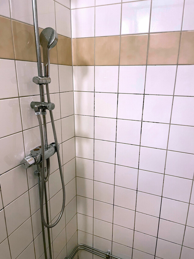 EFTER: Det blev markant bättre och kakelplattorna skiner rena. EFTER: Det blev markant bättre och kakelplattorna skiner rena.