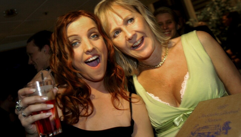 Med Shirley Clamp under Melodifestivalen 2004. Min kärlek kom på andra plats. Med Shirley Clamp under Melodifestivalen 2004. Min kärlek kom på andra plats.