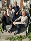 Fredriks pappa Jörgen var den som var drivande att få till en första träff mellan Anna-Klara och hans son. Här med frun Elisabeth bredvid sig.