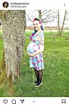 Emilia har varit pinupp-modell. Här gravid med yngsta barnet.