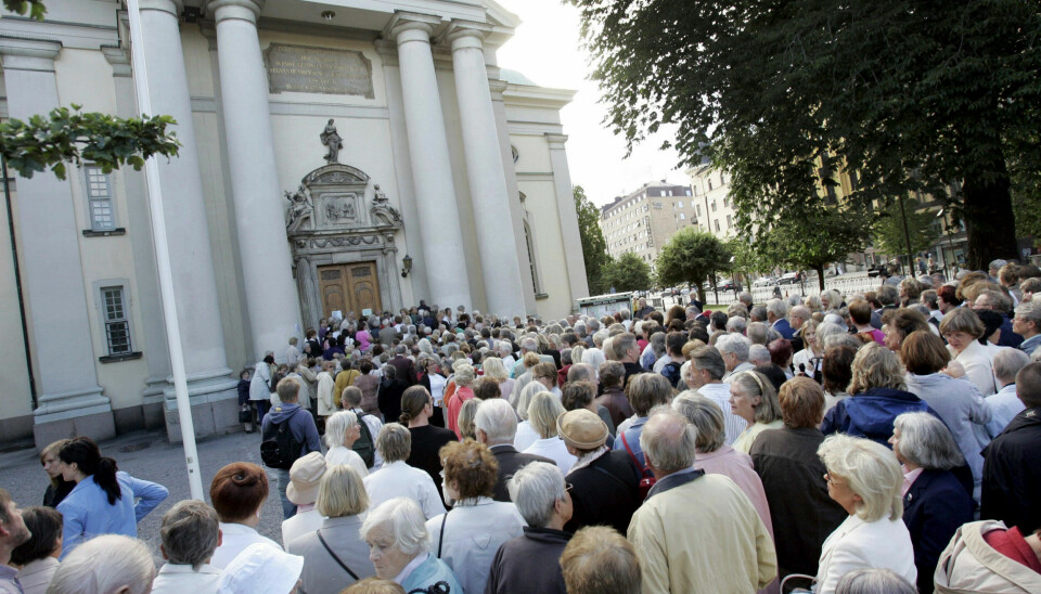 Det var många som ville ta farväl av Monica på minnesstunden i Gustaf Vasa kyrka. Det var många som ville ta farväl av Monica på minnesstunden i Gustaf Vasa kyrka.