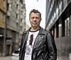 Artisten Peo Thyrén, känd från Noice, är i dag 61 år. Han är fyrabarnsfar, gift och hans gudstro är viktig för honom.