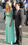 Prinsessan Madeleine och prins Carl Philip på bröllop i Grekland.