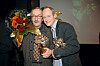 Gösta Ekman var som en slags artistpappa för Robert. De stod varandra nära. Här under Guldmasken 2006 då båda prisades.