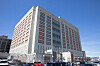 Fängelset Metropolitan Detention Center i Brooklyn, New York, har tidigare varit omskrivet för sina skitiga celler och att fängelsematen innehåller larver.