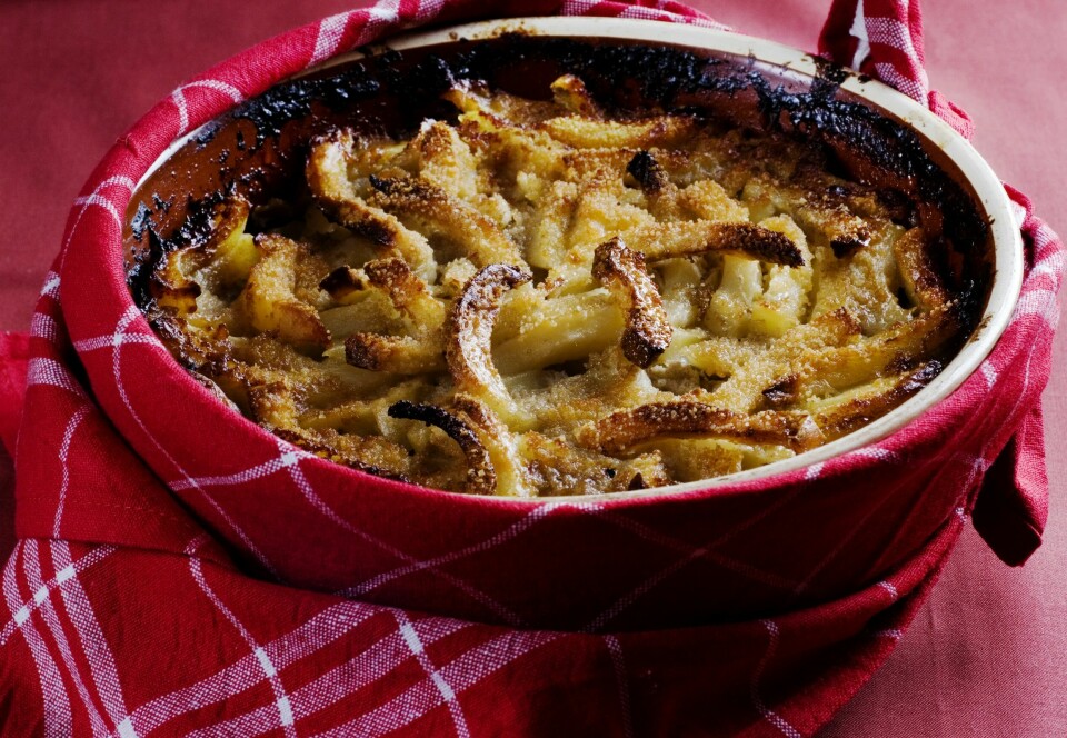 I dag finns få julbord som inte innehåller en Janssons frestelse. Den har fått sitt namn från en teaterföreställning från 1910-talet. I dag finns få julbord som inte innehåller en Janssons frestelse. Den har fått sitt namn från en teaterföreställning från 1910-talet.