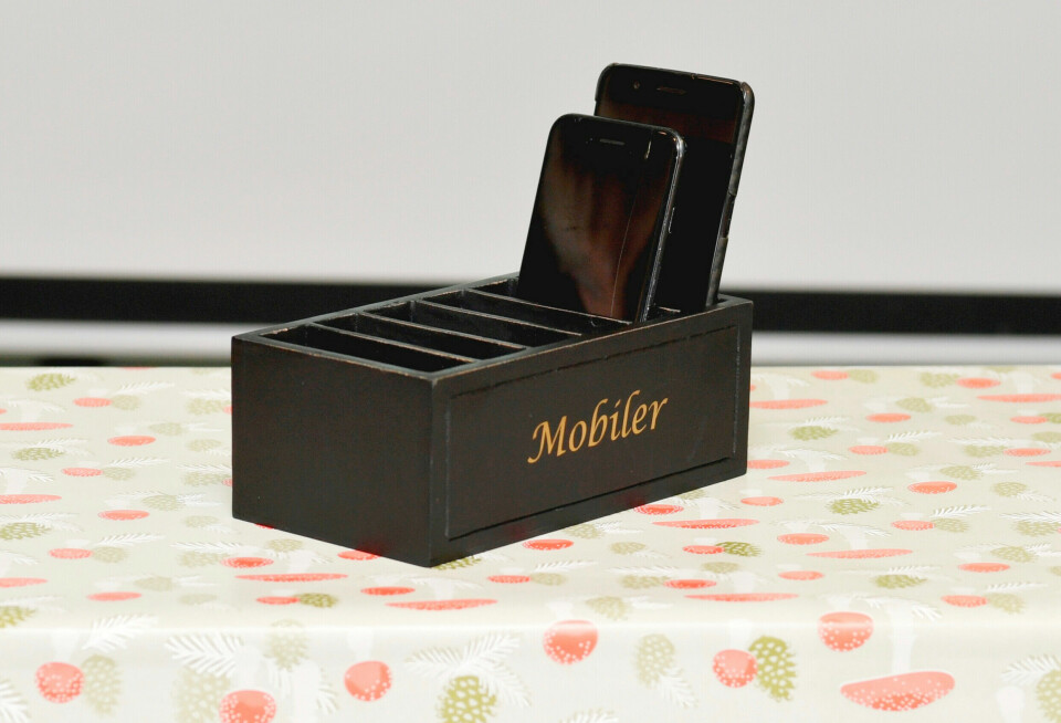 En mobillåda att parkera mobilen i är ett bra hjälpmedel som är tydligt för alla åldrar. En mobillåda att parkera mobilen i är ett bra hjälpmedel som är tydligt för alla åldrar.
