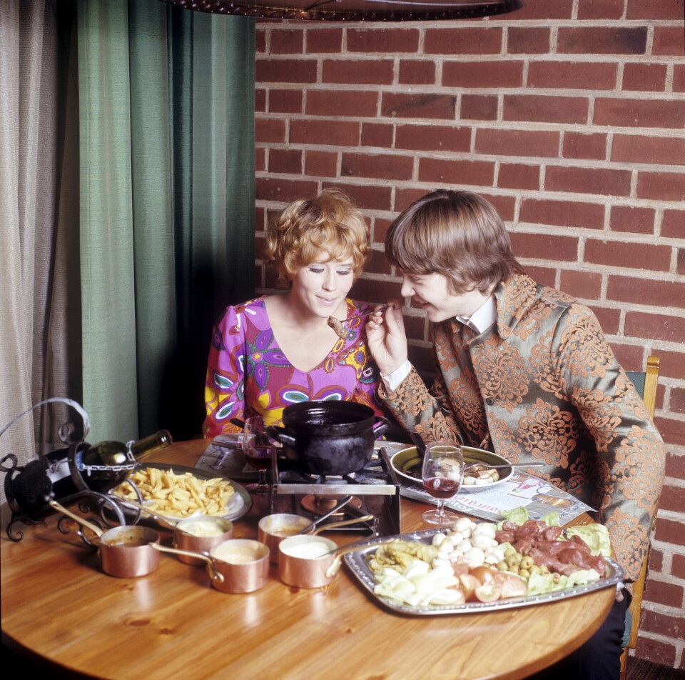 Fondue var en matträtt som fick sitt genombrott på 60- och 70-talet. Fondue var en matträtt som fick sitt genombrott på 60- och 70-talet.