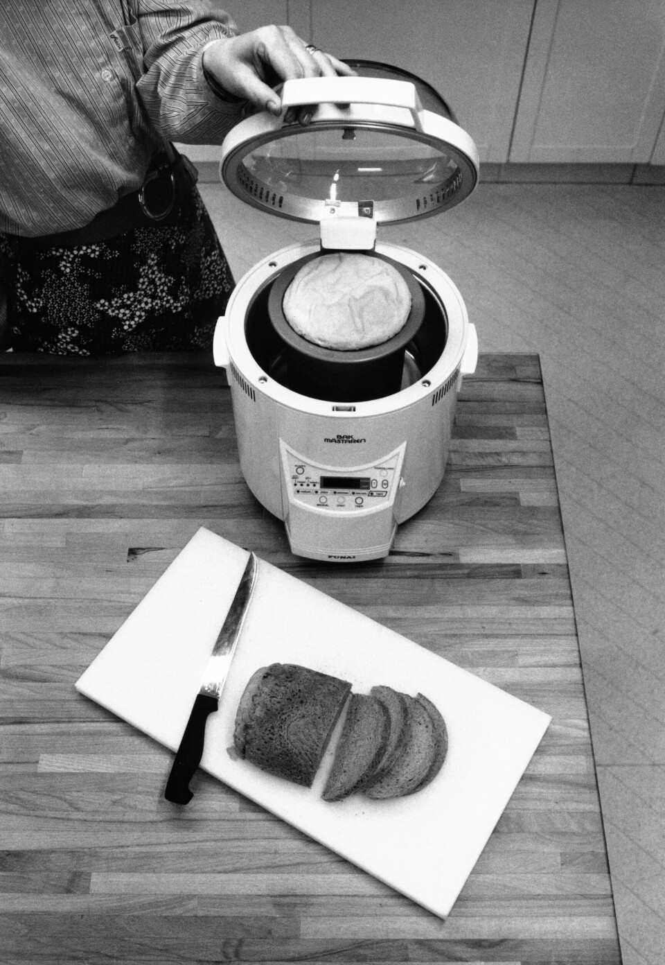 Helautomatisk brödbakningsmaskin. Helautomatisk brödbakningsmaskin.