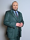 Edvin Törnblom i grön kostym
