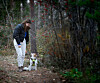 Evelina Hofving och Benneth gillar att gå i skogen.
