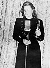 Ingrid Bergman fick en Oscar för sin rollprestation 1945. Filmen fick också pris för bästa scenografi.