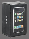 En första generationen iPhone 4GB, föregångaren till den på bilden, såldes i oöppnad originalförpackning på auktion för nästan 2 miljoner kronor.