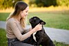 Men ägaren tittar ju sin hund i ögonen? Ja - men de har ett band som har tagit år att bygga upp. Som främling ska du inte titta hunden direkt i ögonen.