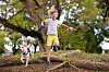 Fram till 20 augusti måste du hålla järnkoll på din hund i skogen, enklast med koppel.