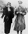 Agatha med sin förste make Archibald Christie 1919. Deras långa resa ledde till deras skilsmässa, efter att han förälskat sig i en annan kvinna – en skilsmässa som förändrade Agatha som person.