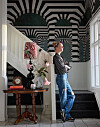 Valv efter valv – en tapet som Lena Nyholm designat tillsammans med Belarte Studio.