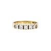 Guldring i 18K guld med fem stycken diamanter (0,55 ct). Namn och datum ingraverat på insidan. Såldes för 2 900 kr på Göteborgs auktionsverk.