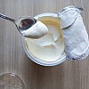 Yoghurt med mögel på ytan ska kasseras direkt.