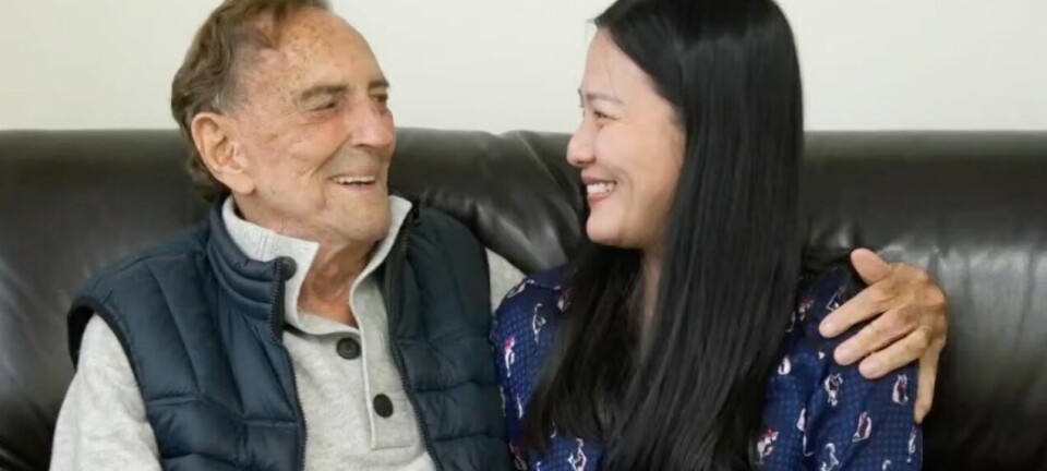 John blev pappa vid 92 års ålder med 56 år yngre flickvännen: ”Tror vår son är hans barnbarnsbarn”