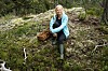 Magdalena gillar att röra på sig, hon paddlar gärna kajak, åker längd­skidor, långfärdsskridskor och cyklar.