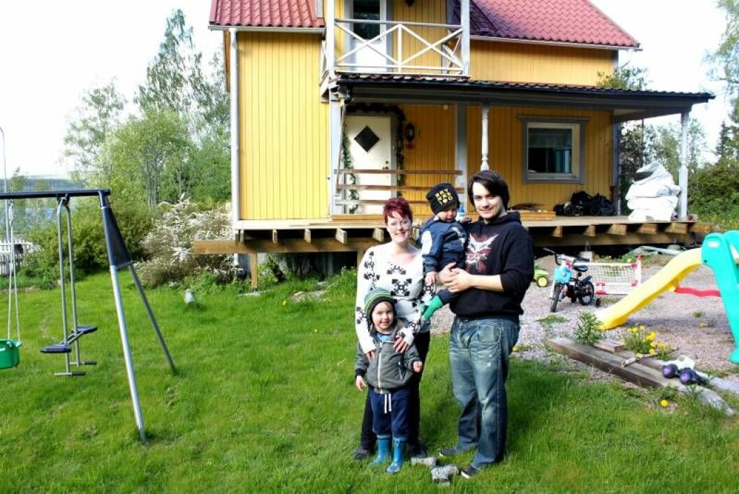 Theresia och Andreas bor i ett spökhus.