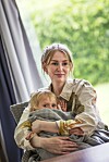 Tilda med ett av sina syskonbarn.