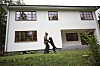 Tilda bor i ett nyrenoverat hus med sin ­kanadensiske make och hunden Herman.