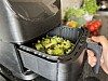 Du kan göra mycket mer än att fritera i din airfryer.