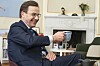 En kaffe piggar alltid upp, men Ulf Kristersson vaknar ofta av sig själv, strax innan väckarklockan ringer vid sex.