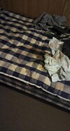 Städfirman hittade mannen i en säng som var blöt av kiss och avföring.
