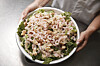 Caesarsallad med en twist – norska räkor och krispiga vitlökskrutonger.
