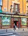 Villa Rosa är en av Madrids mest klassiska och anrika flamencorestauranger som erbjuder traditionell spansk mat och levande musik.
