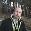 Hemtjänstanställde Mikael Blasiak blev uppsagd efter att ha rapporterat misstänkta stölder av narkotikaklassade läkemedel och kritiserat hur händelsen hanterades. Arbetsgivaren Varbergs kommun angav dock andra skäl för avskedandet.