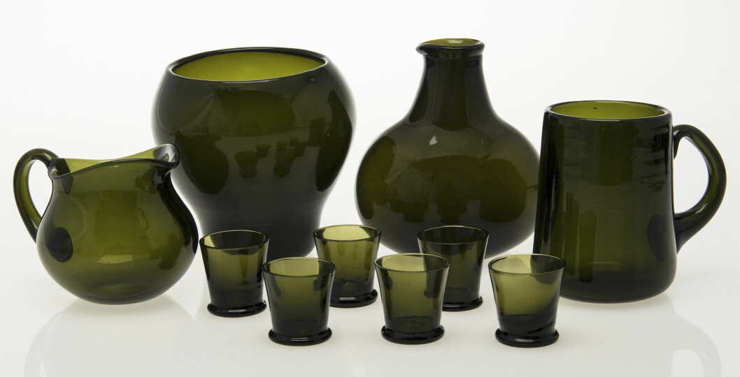 Skönt grönt. <span class=" italic" data-lab-italic_desktop="italic">Tupa</span> (1948–54) är en av Kaj Francks tidiga serier för Iittala. Tupa betyder stuga. Servisens former var inspirerade av äldre glas. Den är även tillverkad i blått och brunt.