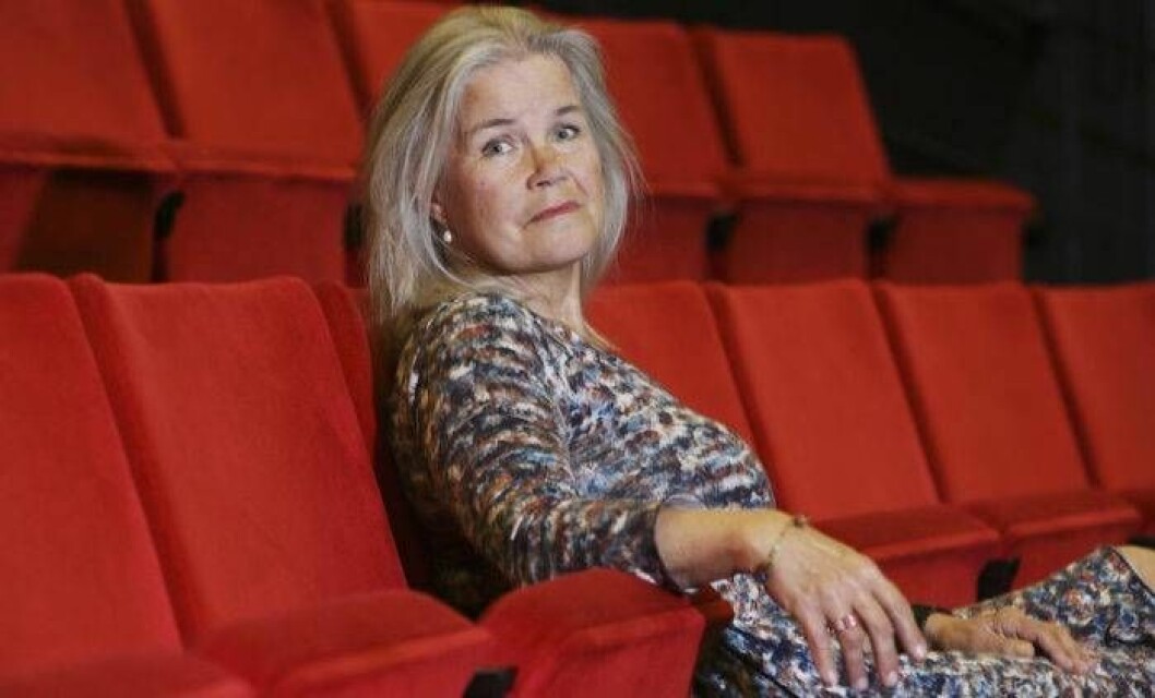 Maria Johansson sitter i en stol på teatern där hon haft en framgångsrik karriär