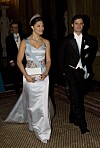 Kronprinsessan Victoria tillsammans med lillebror prins Carl Philip anländer till kungamiddagen i Stockholms slott 2007.