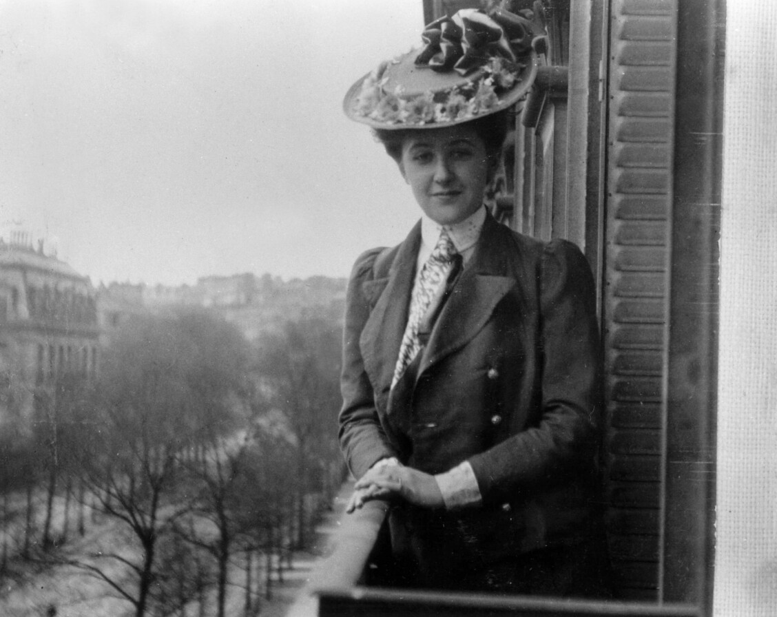 Agatha, 15 år, i Paris där hon gick i flickpension. Då var det vanligt att förmögna familjer skickade sina döttrar utomlands. Foto: TT Agatha, 15 år, i Paris där hon gick i flickpension. Då var det vanligt att förmögna familjer skickade sina döttrar utomlands. Foto: TT
