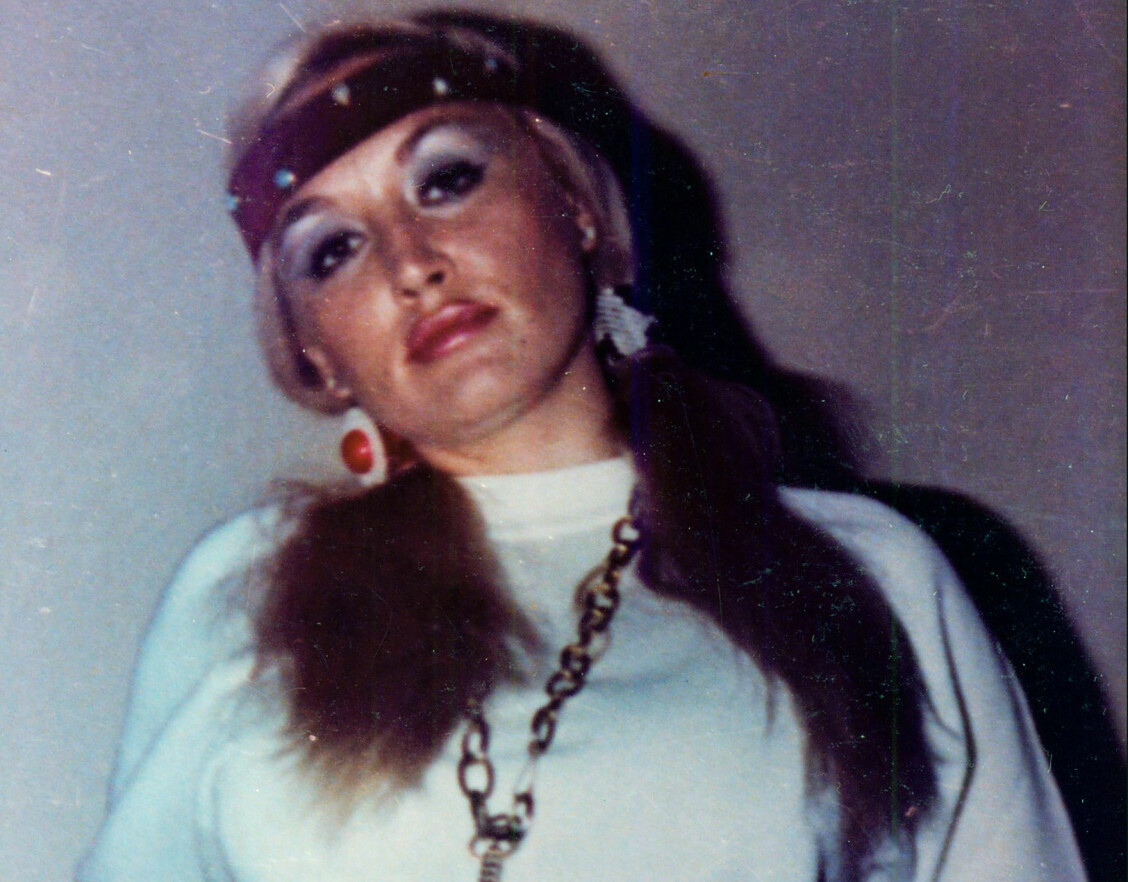 Det tog ett tag innan Dolly Parton hittade sin stil med stora, blonda peruker. Det är knappt man känner igen henne på den här bilden från slutet på 1960-talet. Det tog ett tag innan Dolly Parton hittade sin stil med stora, blonda peruker. Det är knappt man känner igen henne på den här bilden från slutet på 1960-talet.
