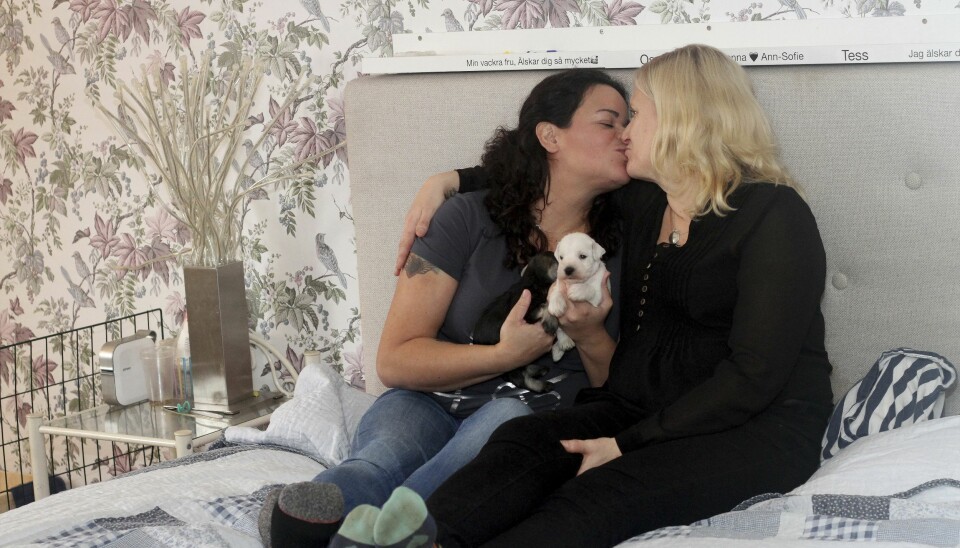”Jag kunde inte fortsätta leva i en lögn”, säger Anne-Sofie som flyttade ihop med Johanna fem månader efter de träffats på en dejtingsajt. Foto: Susanne Stamming ”Jag kunde inte fortsätta leva i en lögn”, säger Anne-Sofie som flyttade ihop med Johanna fem månader efter de träffats på en dejtingsajt. Foto: Susanne Stamming