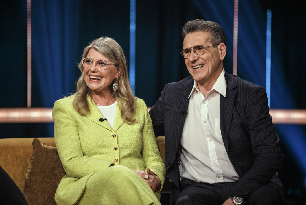 Parets första offentliga framträdande var i SVT-talkshowen <span class=" italic" data-lab-italic_desktop="italic">Carina Bergfeldt</span> i våras. Det var i samma avsnitt som Monica Sundberg och Tino Borg Teroni avslöjade att de hade en romantisk relation. Hotell Romantik-Monica och Tino i Carina Bergfeldts talkshow