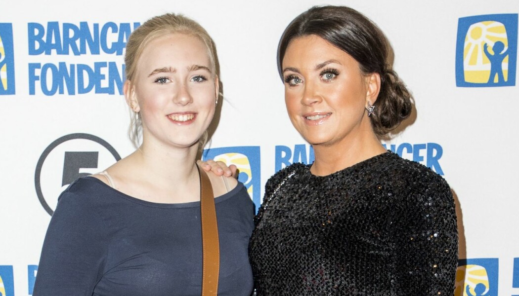 Camilla Läckberg skickar ett starkt budskap till sina döttrar Meja och Polly. Foto: TT Camilla Läckberg skickar ett starkt budskap till sina döttrar Meja och Polly. Foto: TT