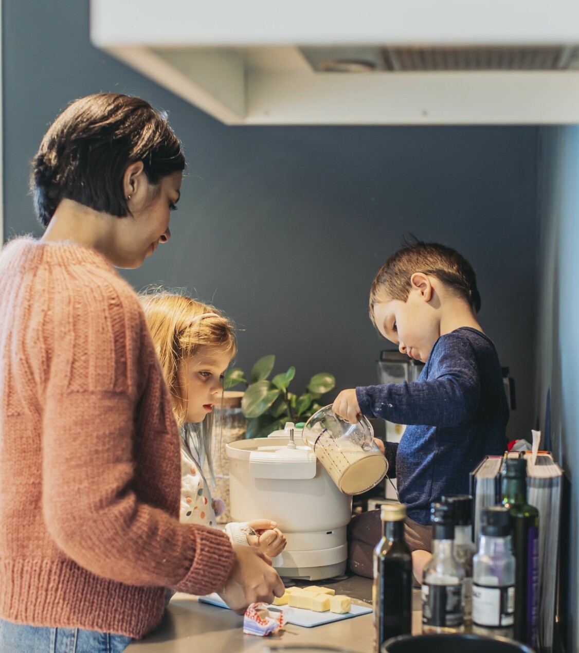 Nu har Maria två egna barn, och hon månar om att bilda goda relationer inom familjen, så att de kan prata om allt som är svårt/jobbigt när som helst. Foto: Privat Nu har Maria två egna barn, och hon månar om att bilda goda relationer inom familjen, så att de kan prata om allt som är svårt/jobbigt när som helst. Foto: Privat