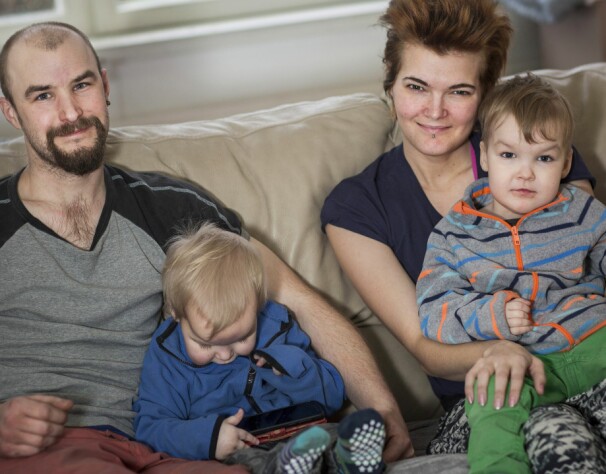 Kristoffer och Emma med barnen Isak, 3 år och Melvin, 5 år. Foto: Ewa Stackelberg Kristoffer och Emma med barnen Isak, 3 år och Melvin, 5 år. Foto: Ewa Stackelberg